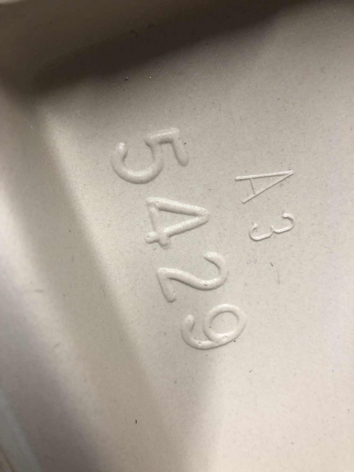 Toilet Cistern Lid = Vitra 5429, A3. Centre Flush, 345x185mm White, L