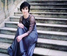 Enya Unsigned 10" x 8" Photo - Beautiful Irish singer, songwriter & musician *9