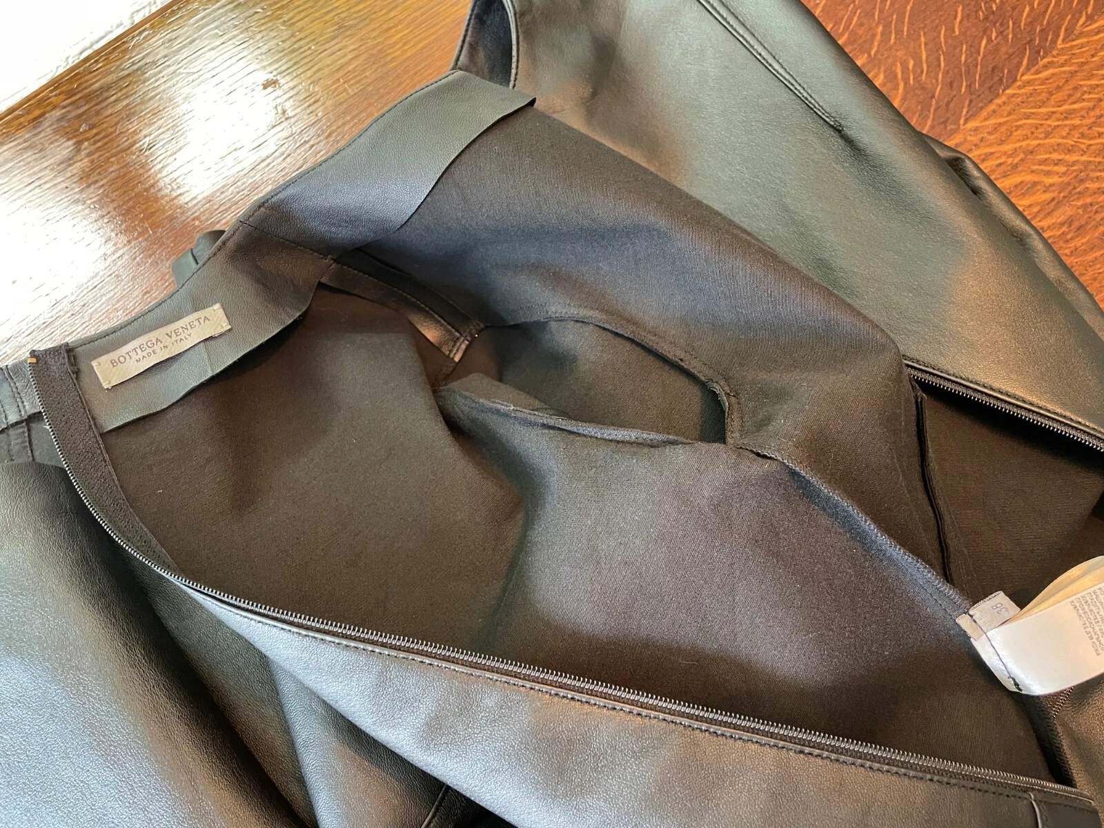 Abito originale Bottega Veneta pelle nuovo di zecca 2950. 