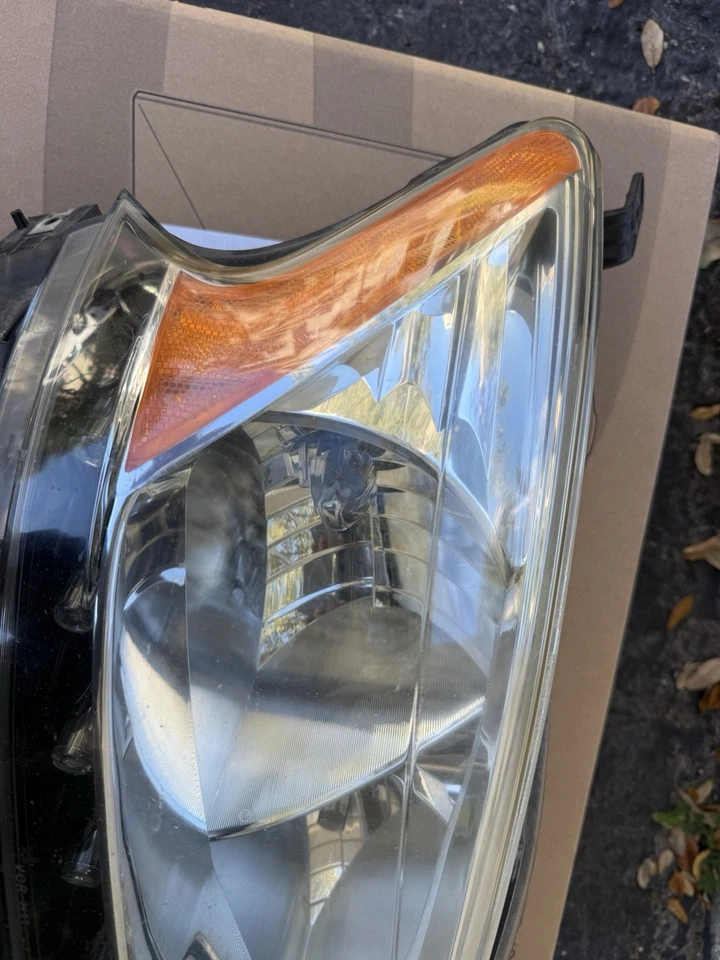 Faro derecho Nissan Sentra 2013-2015 lado del pasajero OEM Hella 26060-3SG2A Foto 2 de 4