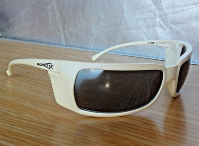 Arnette AN4066 08/11 Pearl White Chrome Frame Blue Gradient Lens Sunglasses 59mm Arnette AN4066 08/11 Pearl White Chrome Frame Blue Gradient  main image 4