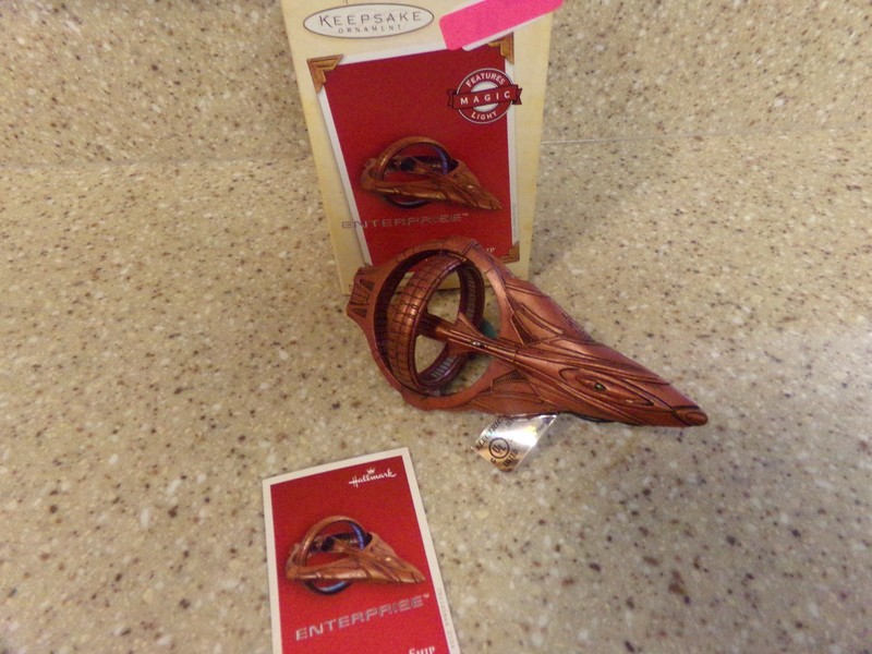 HALLMARK 2004 STAR TREK ENTERPRISE VULCAN COMMAND SHIP LIGHTED ORNAMENT