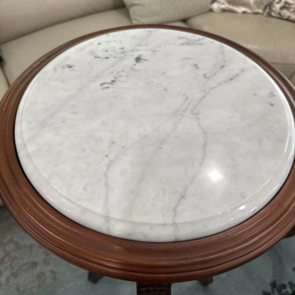 Mesa auxiliar/soporte de planta con tapa de mármol de caoba tallada de colección china de principios del siglo XX Foto 2 de 4