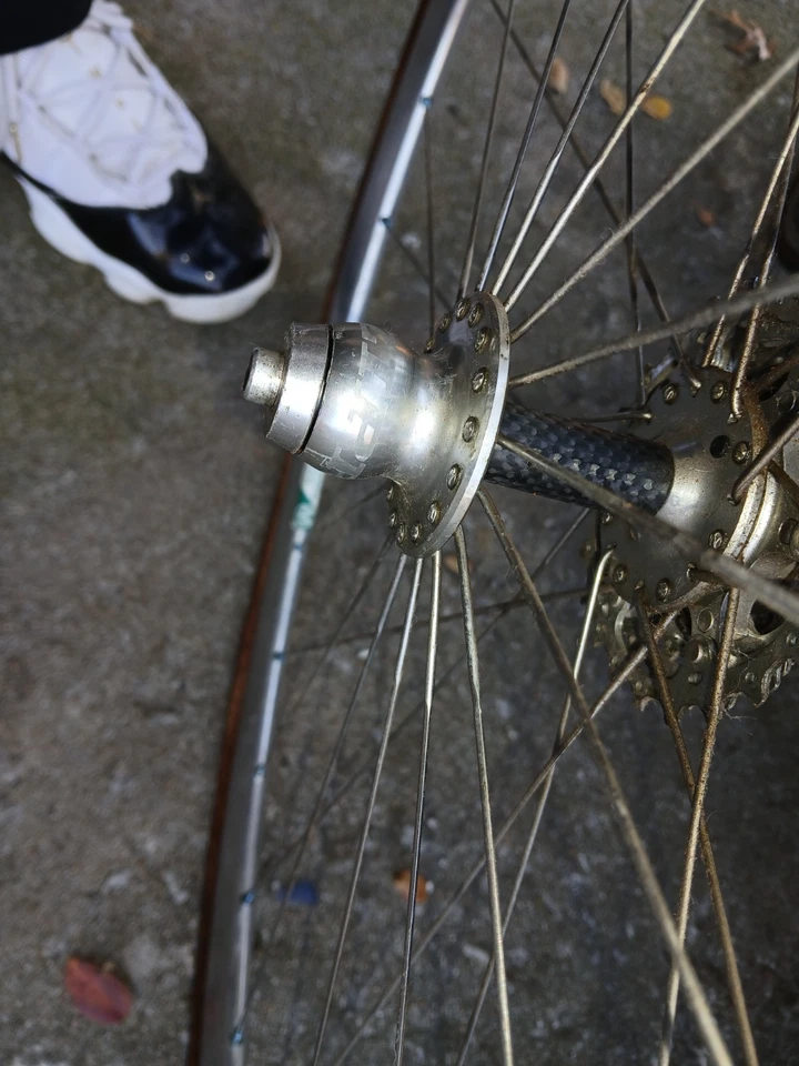 Buje de fibra de carbono Zipp con llanta de aluminio Deep V, casete Dura Ace incluido Foto 4 de 4