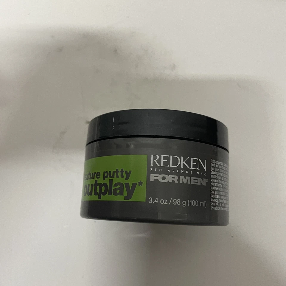 Masilla con textura Redken para hombre Outplay control máximo 3,4 OZ Foto 2 de 3