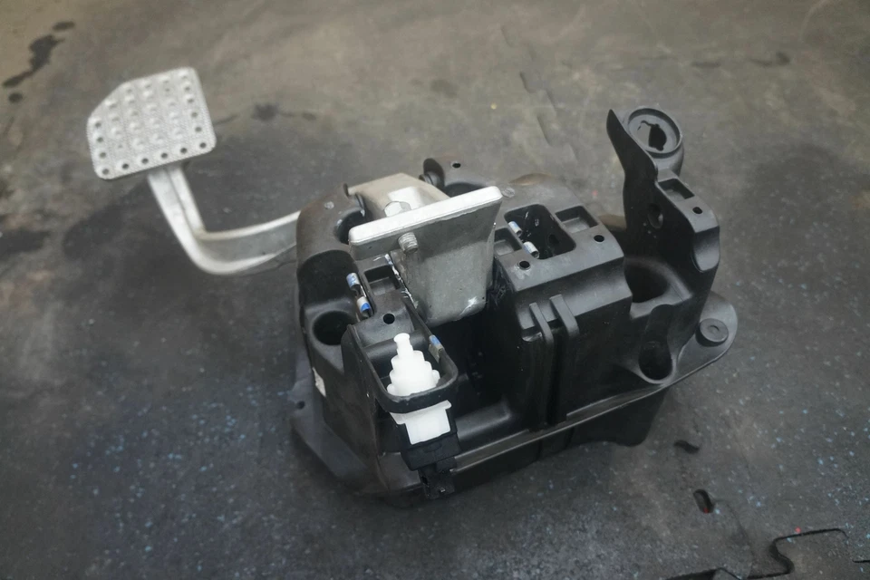 Pedal de freio suporte suporte caixa conjunto fabricante de equipamento original Ferrari California 2010 - Imagem 2 de 4