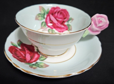 Paragon Rosenhenkel hellblau Tasse & Untertasse mit roter Rose, signiert und ...