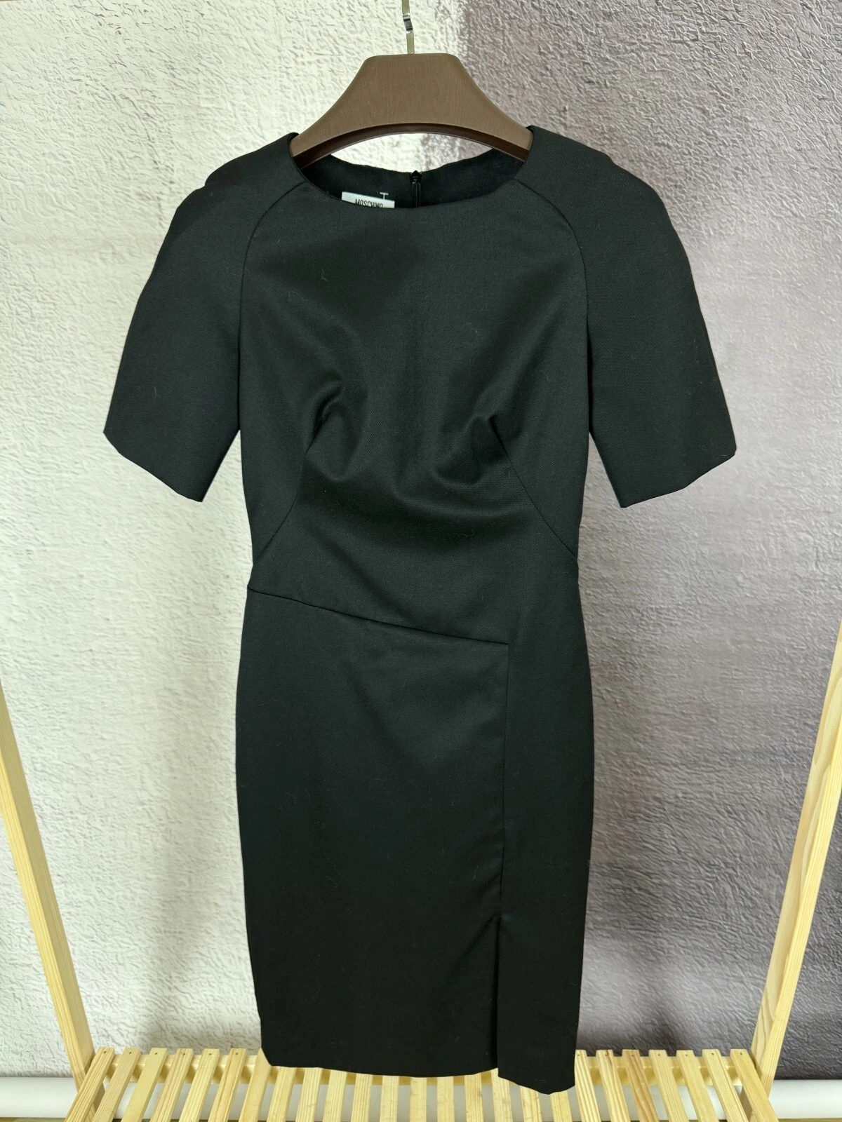 Abito Moschino economico e chic nero lana manica corta tubino