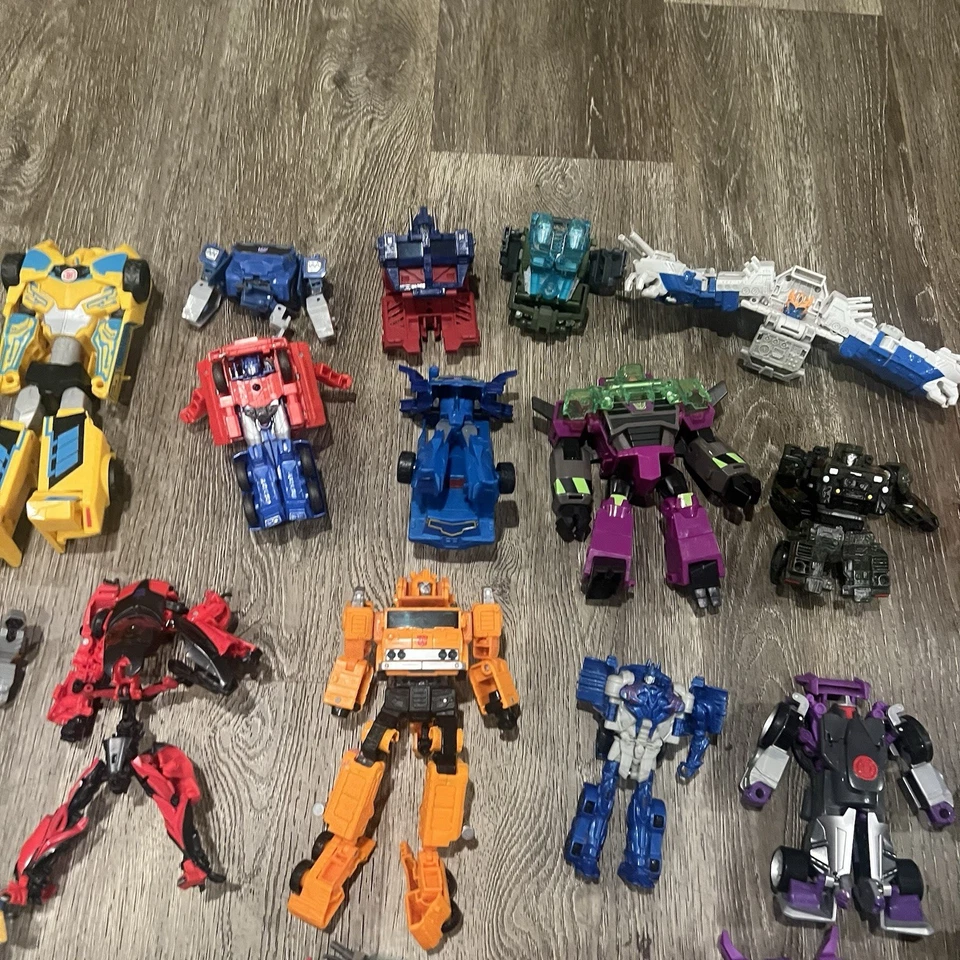Transformers Figures Lot Of 20+ Incomplete/Complete Assorted Lot Vintage/Modern - Image 3 of 4