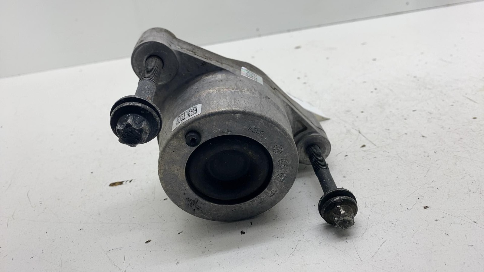Maserati Ghibli 2014-2020 Left Engine mount P/N 06700389780