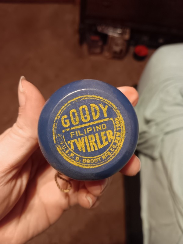 Duncan Goody Filipino Twirler Yo-Yo Wood Blue and Red