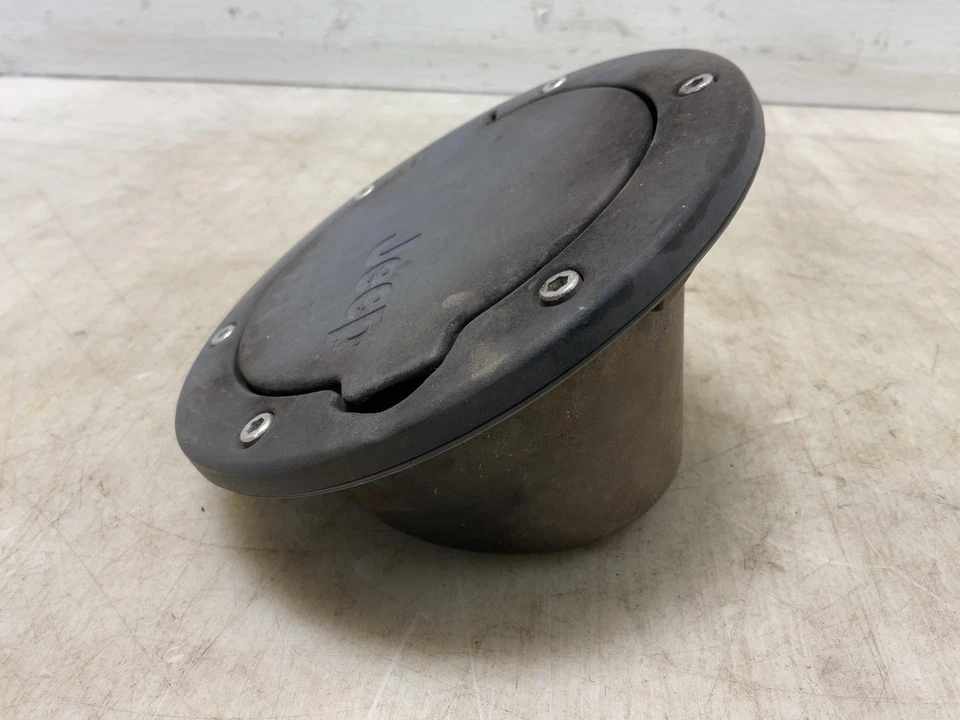 Jeep JK Wrangler puerta de llenado de combustible de gasolina negra 2011 2012 2013 2014 2015 2016 061451 Foto 2 de 4