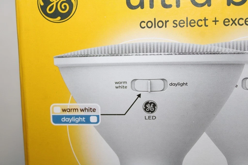 GE Ultra Bright 250w Replace 25w LED Outdoor Flood Bulbs PAR38 Wet Rated 2-Pack - Image 3 of 4