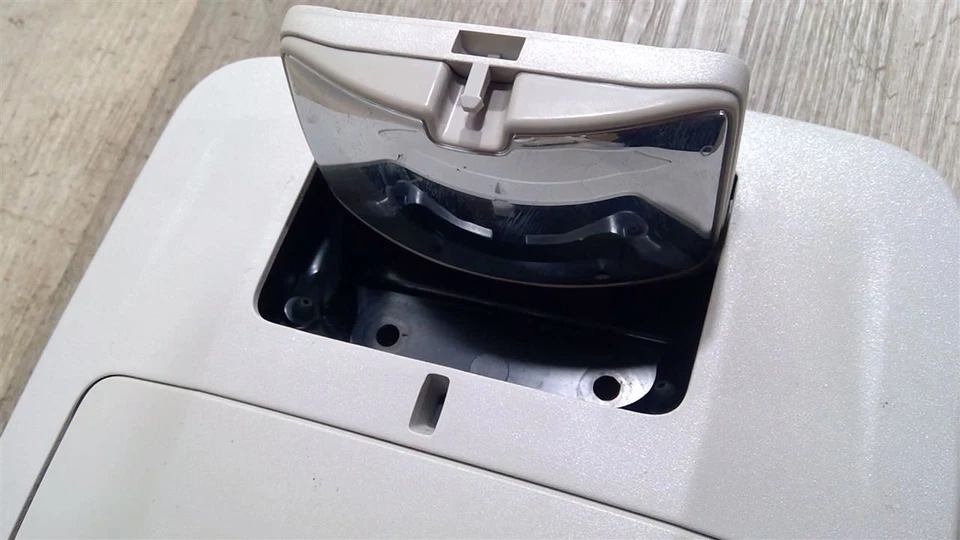 2021-2024 CHRYSLER VOYAGER ROOF CENTER OVERHEAD CONSOLE LAMP LIGHT SWITCH OEM - Image 3 of 4