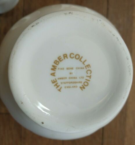 Staffordshire The Amber Collection statuina uccellino (4") e urna (4-5/8") Bone China - Foto 9 di 9