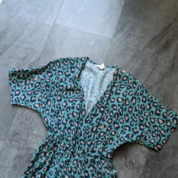 H M Cheetah Leopard Animal Print Jumpsuit Green 2 Dolman Sleeve V