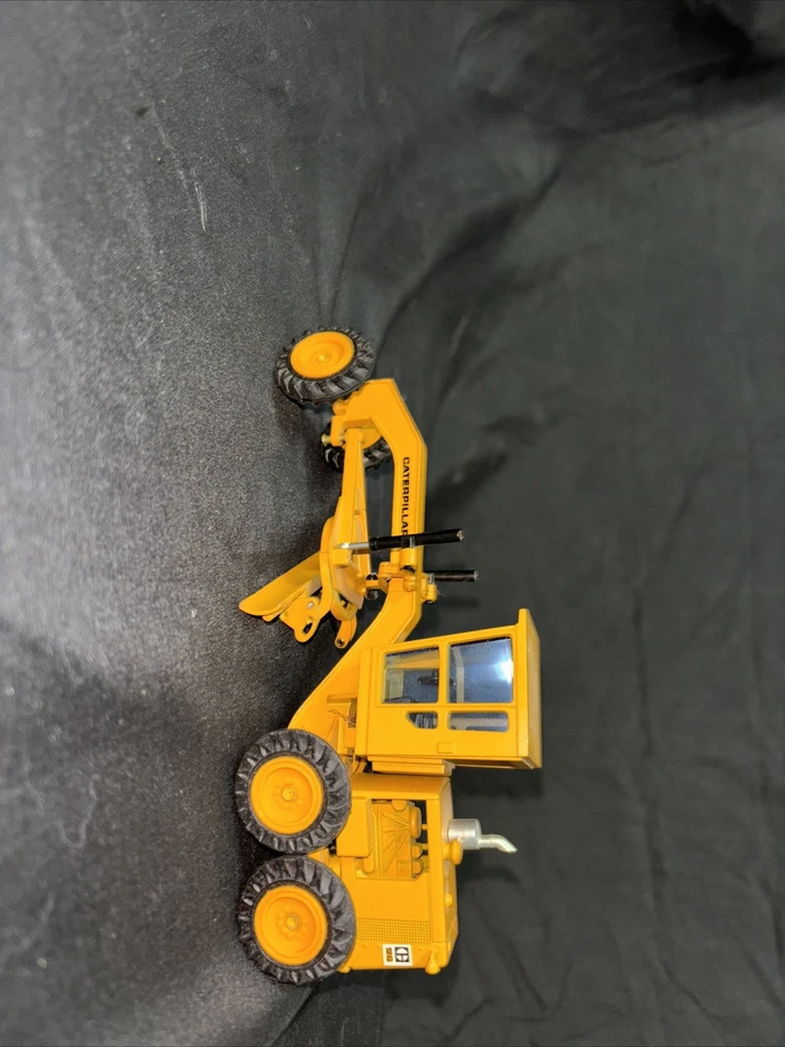 Motoniveladora Caterpillar 12g escala 1/50 NZG 150 la he tenido durante 12 años sin abrir Foto 2 de 4