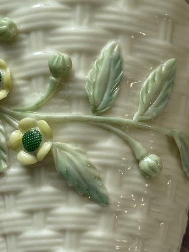 Jarrón/plantador pequeño Belleek Ireland Basketweave 6ª marca verde - Imagen 3 de 10