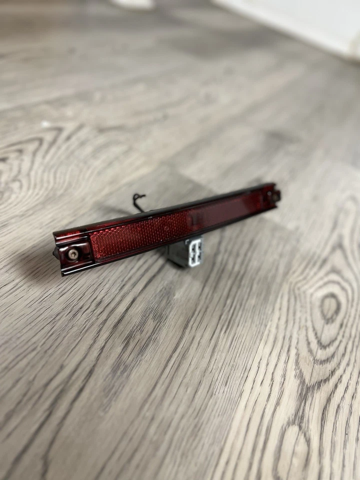 PONTIAC FIERO REAR SIDE MARKER LIGHT LH OEM 1984-1988 DRIVER - Image 3 of 4