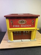 Vtg. Fisher Price Little People Play Family Fire Station 928 1979-80 EUC NICE 