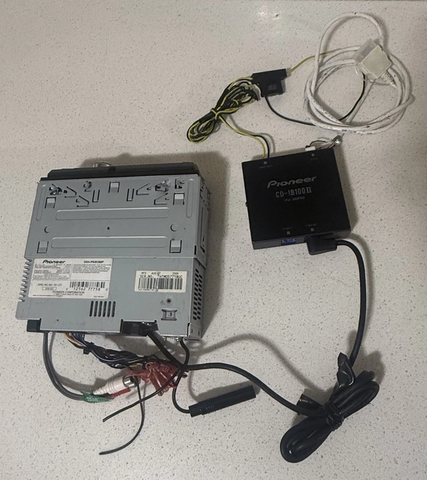 RARO PIONEER DEH-P6800MP Reproductor de CD con cables y adaptador Bluetooth PIONEER iPod Foto 3 de 4