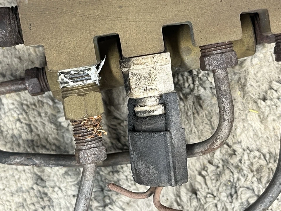 Válvula de proporción de freno de disco Mercury Cyclone Ford Torino 1968 1969 C8OA-28257-J Foto 4 de 4