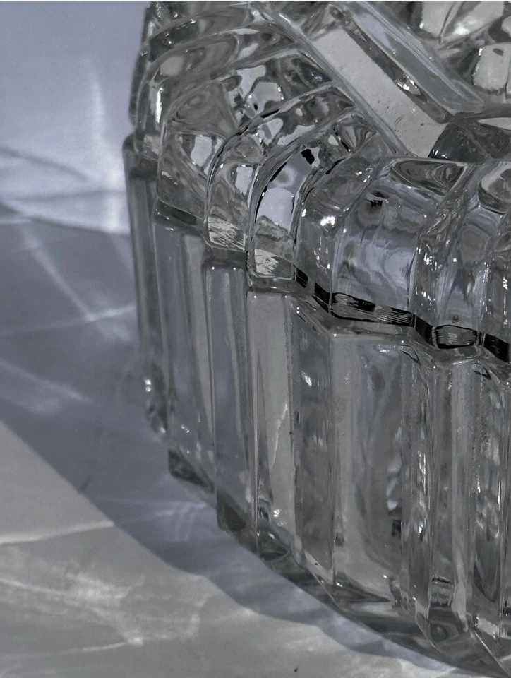 Plato de baratijas de caramelo de vidrio prensado con tapa True Vintage Stars and Bars. Gift It Foto 2 de 4