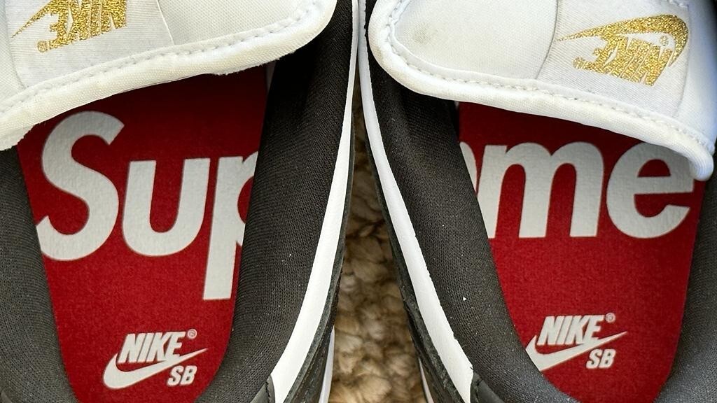 NIKE DUNK LOW 10.5 OG QS SB SUPREME STARS BOX LOGO BLACK NIKE DUNK LOW 10.5 OG QS SB SUPREME STARS BOX LOGO BLACK
