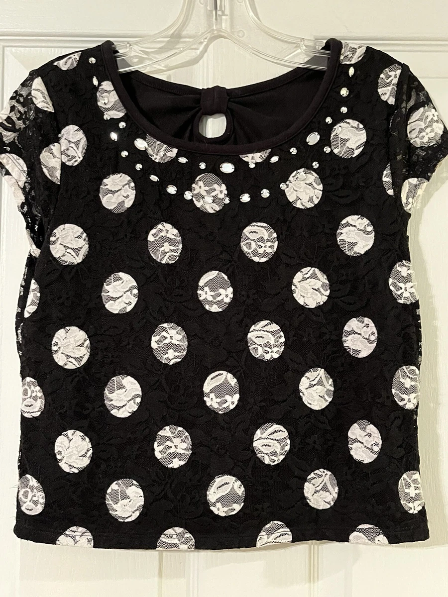 white v neck t shirt