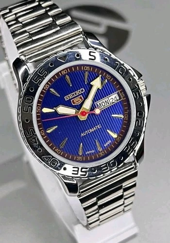 Refurbished Vintage Seiko 5 Blue Automatic: 17 Jewels Day Date Men's Watch 38MM
