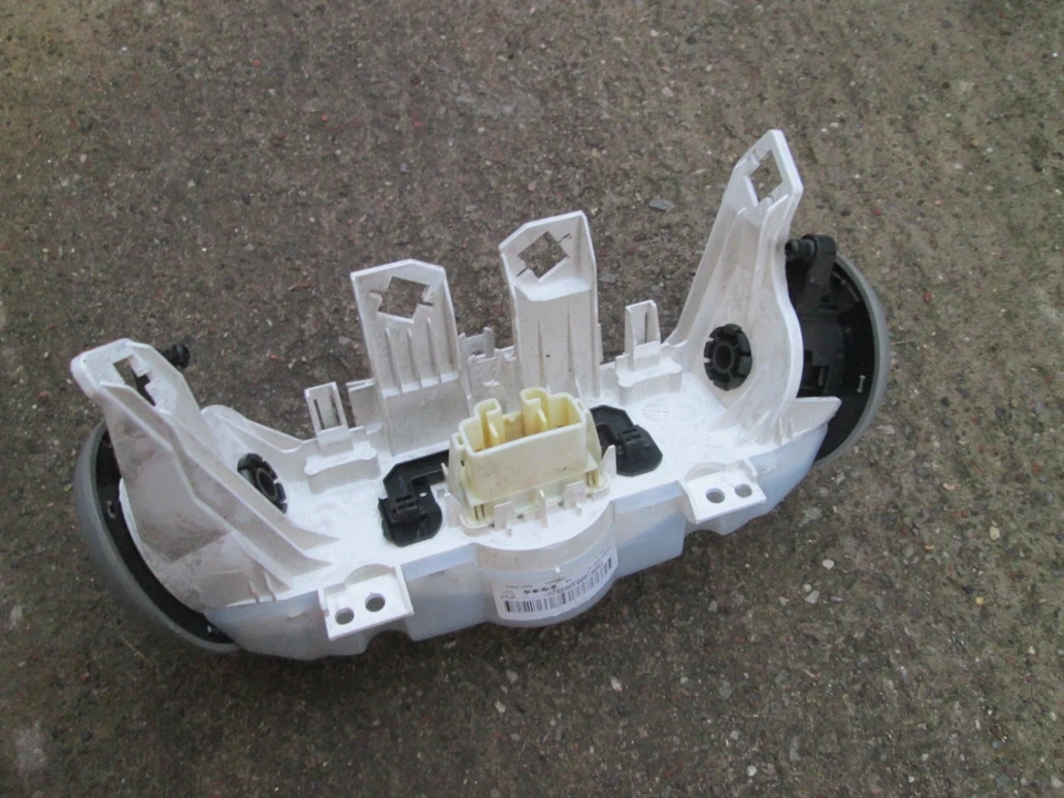 2008 PEUGEOT 107 1.0 3 DR HEATER CONTROL PANEL FAN SWITCH NO AIRCON 559000H010 - Image 2 of 3