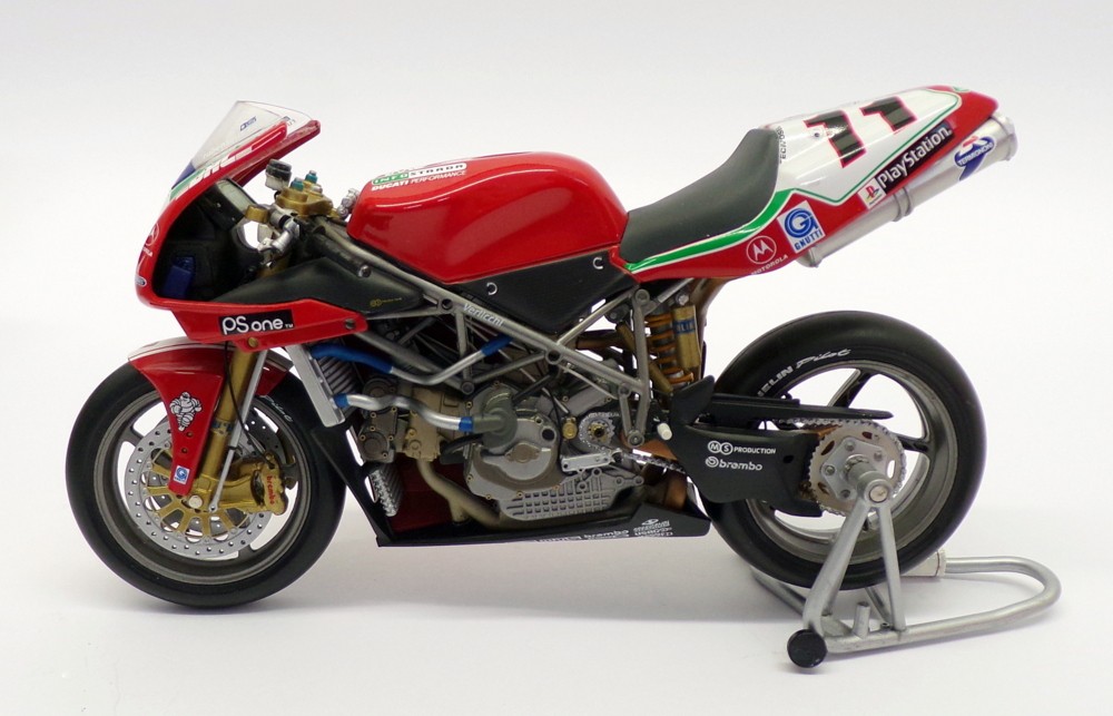 Minichamps 1/12 Scale 122 011211 - Ducati 996 R Superbike 2001