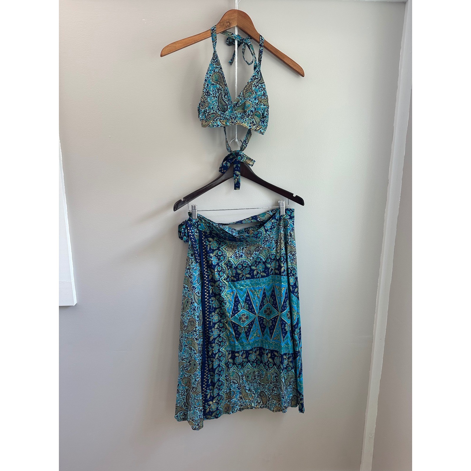 Conjunto de falda envolvente halter sin marca para mujer OS azul usado en excelente estado Boho Festival cachemira 2 piezas