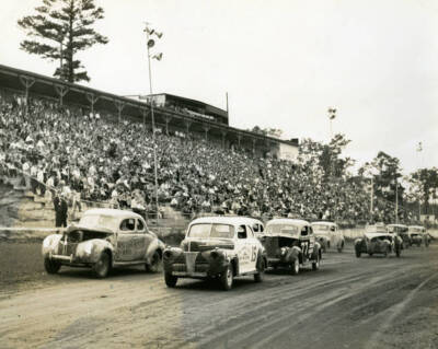 1950s start an 1950s Modified stock car race Lakewood Speedway Not- Old ...