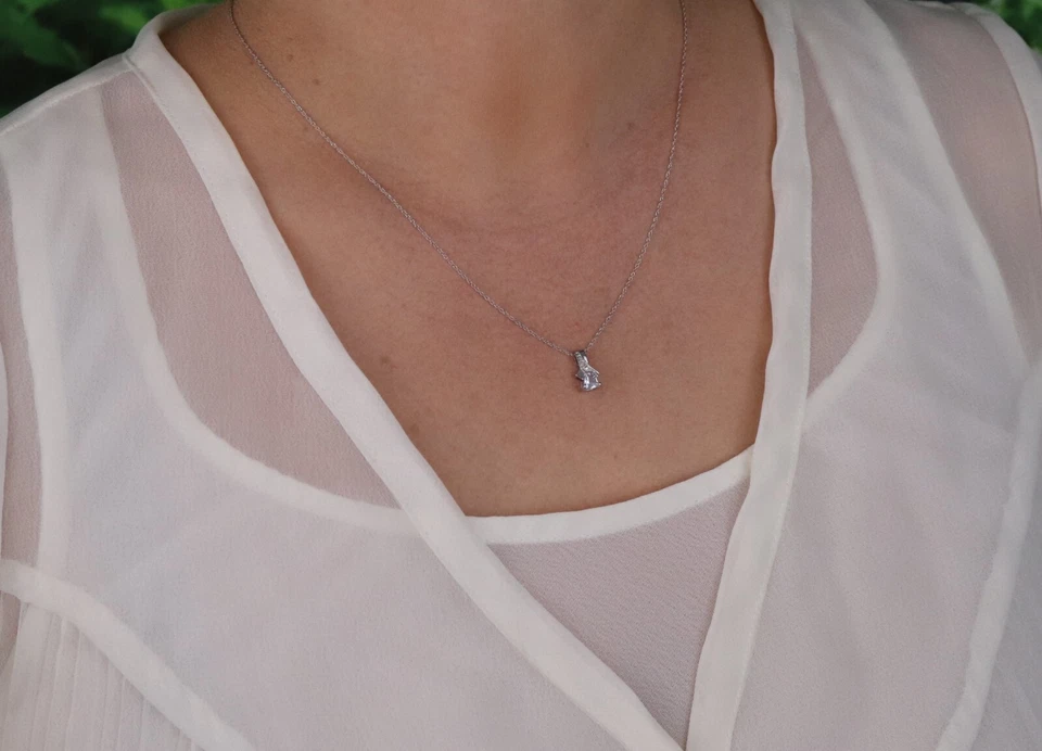 10K White Gold Natural Aquamarine and Diamond Necklace with 18 inch chain - Image 2 of 4