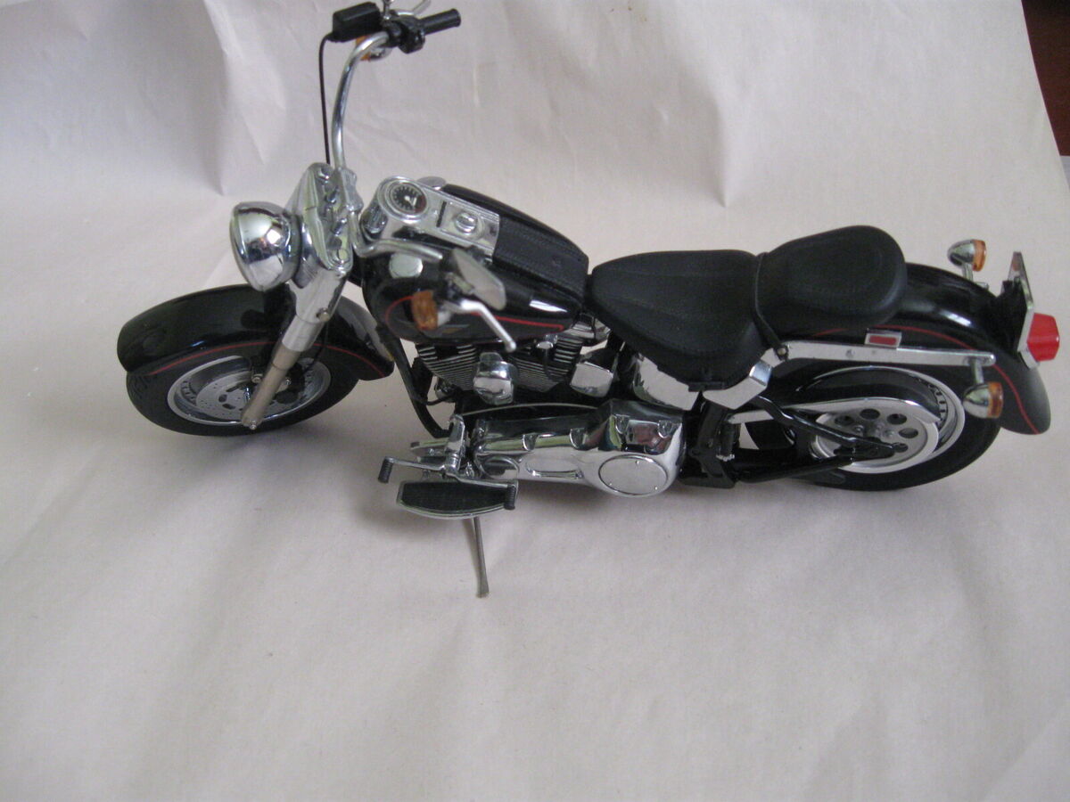 Franklin Mint 1998 Harley Davidson Fatboy & Diorama Garage Franklin Mint 1998 Harley Davidson Fatboy & Diorama Garage
