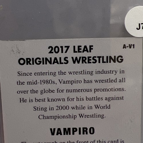 ✨13/25✨WCW 2017 Leaf Originals Vampiro Auto Yellow Originals Wrestling - Picture 5 of 5