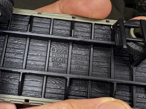 Tractor Ford F-800 First Gear con remolque de plataforma plana Ejército de Estados Unidos 1/50 + Corgi Sherman - Imagen 3 de 5