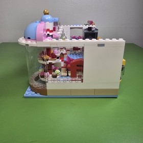 LEGO Friends: Heartlake Cupcake Cafe (41119) Complete W/ Minifigs, Inst. & Box!