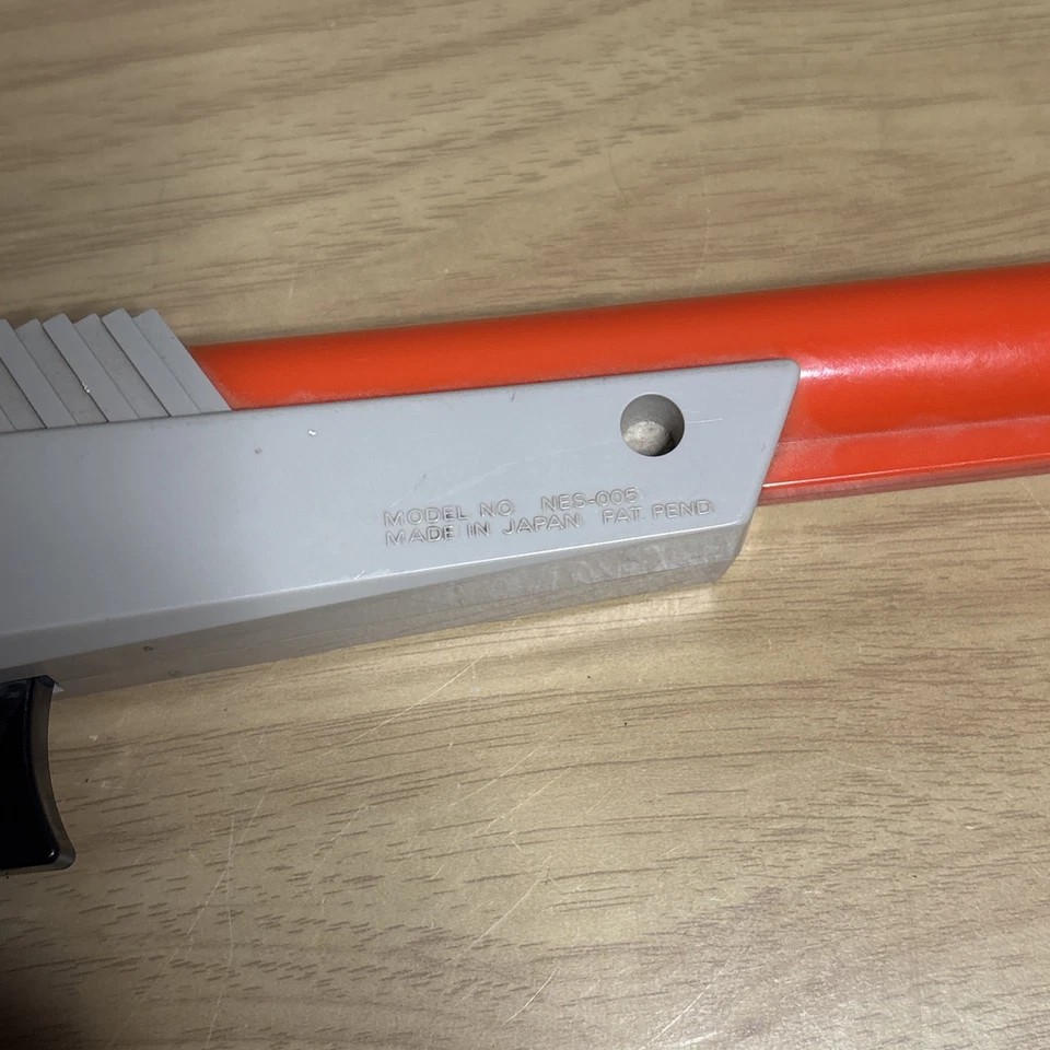 Original 1985 Nintendo NES Zapper Duck Hunt Gun Orange UNTESTED - Image 3 of 4