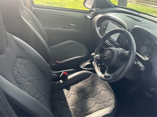 CHEAPEST TOYOTA AYGO X 1.0 EXCLUSIVE AUTOMATIC 2022. ONLY 17 K MILES. HUGE SPEC - Picture 8 of 11