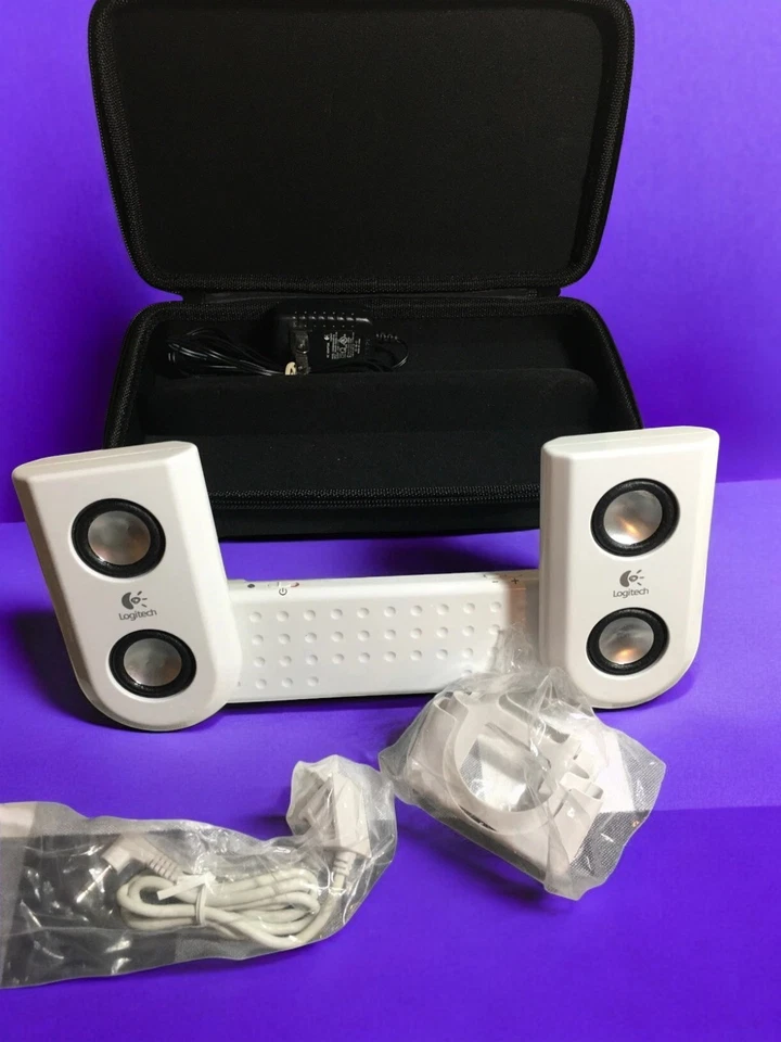 Logitech mm22 Portable Speaker System S-0159A – White – Great Condition w/ Case - Image 2 of 4