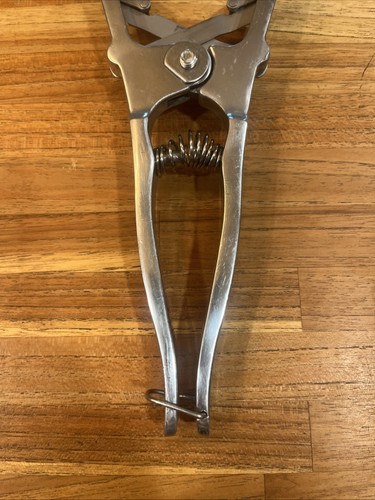 Neogen Premium Castrating Clamp Castrating Tool With Bands - Picture 6 of 7