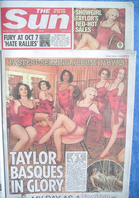 TAYLOR SWIFTY LIFE OF SHOWGIRL PAGE 3 SUN NEWSPAPER  7th 0CT '25 FAB PICS MINT