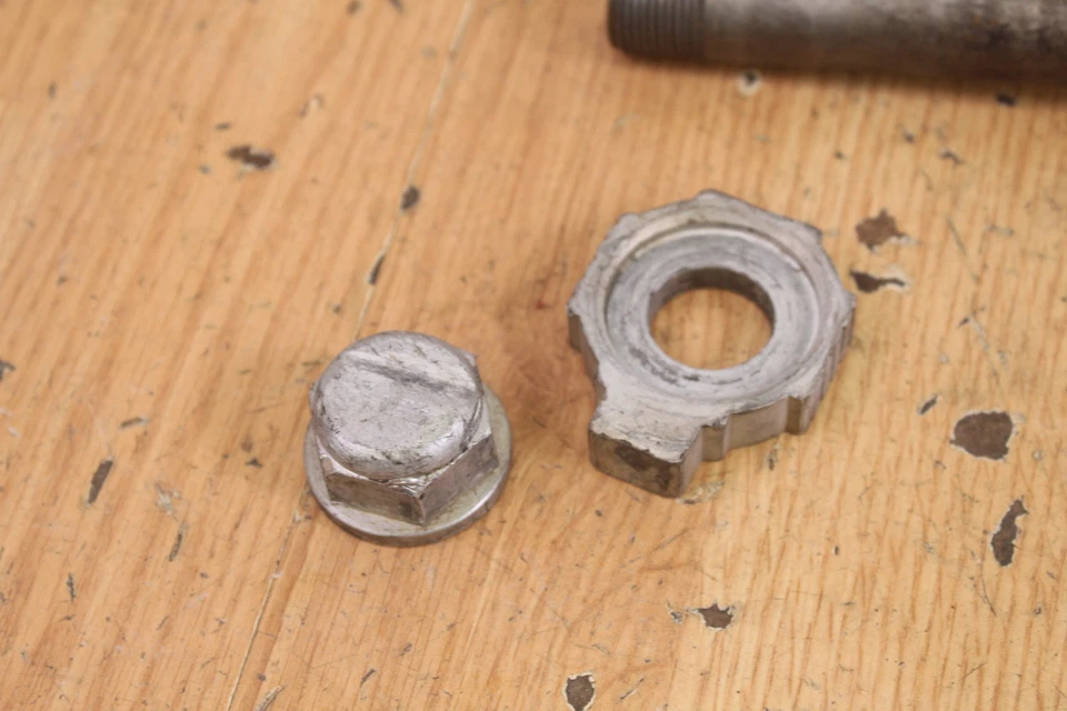 2005 KTM 450 SX 后轴带间距和螺母 — 第 2/4 张图片