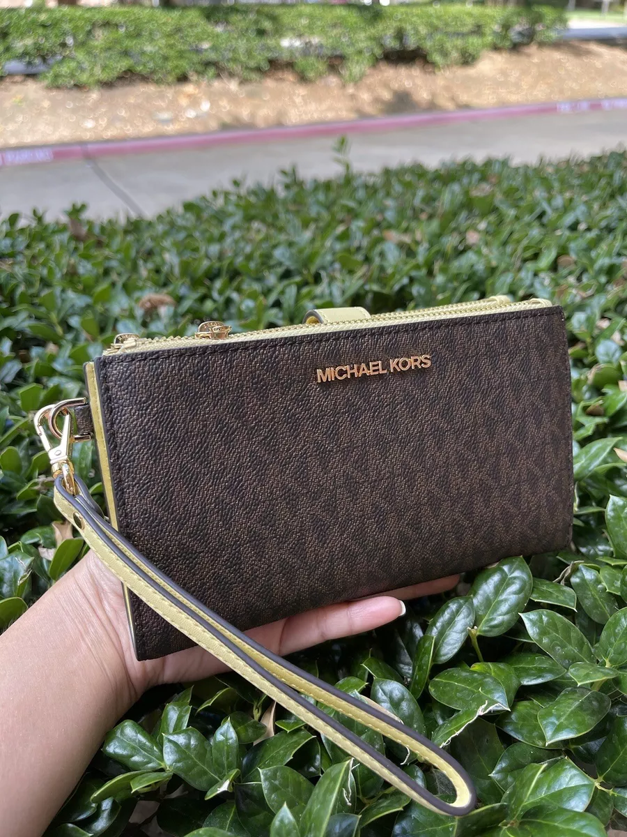 michael kors wristlet purse