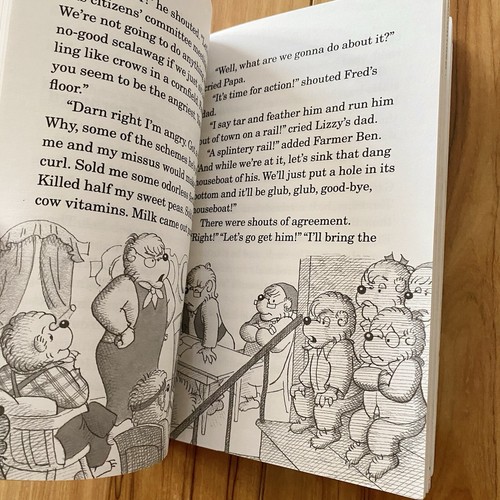 Book Lot of 2 Berenstain Bear Scouts Vintage Books - 1998 - Picture 11 of 14