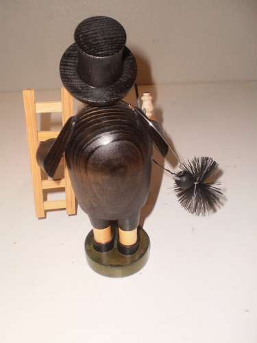 Vintage Erzgebirge Chiminey Sweep Smokey Man bruciatore di incenso legno 8" figura NUOVO - Foto 2 di 3