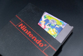 Battletoads & Double Dragon - NES - UK PAL - carrello con coperchio antipolvere - pulito e testato