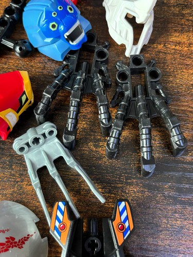 Joblot LEGO Bionicle Big Fig Parts Torso Accessories ETC - Picture 9 of 13